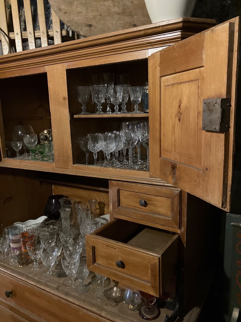 Credenze: Buffet vaisselier antik Kommode Büfett – Usato da St-Cierges venduto da LeRegain 6