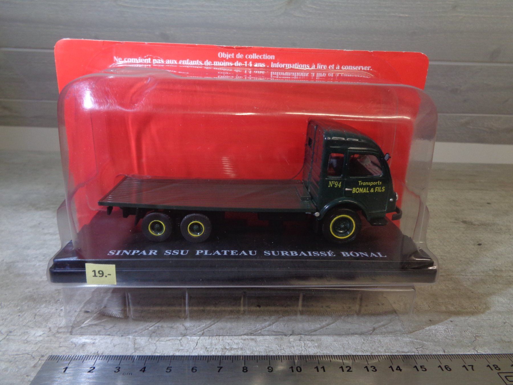 Kit di modellismo & Modellini statici: Hachette 1:43 Camion Sinpar SSU Plateau – Nuovo e nell'imballaggio originale da Reconvilier venduto da rallycar 1