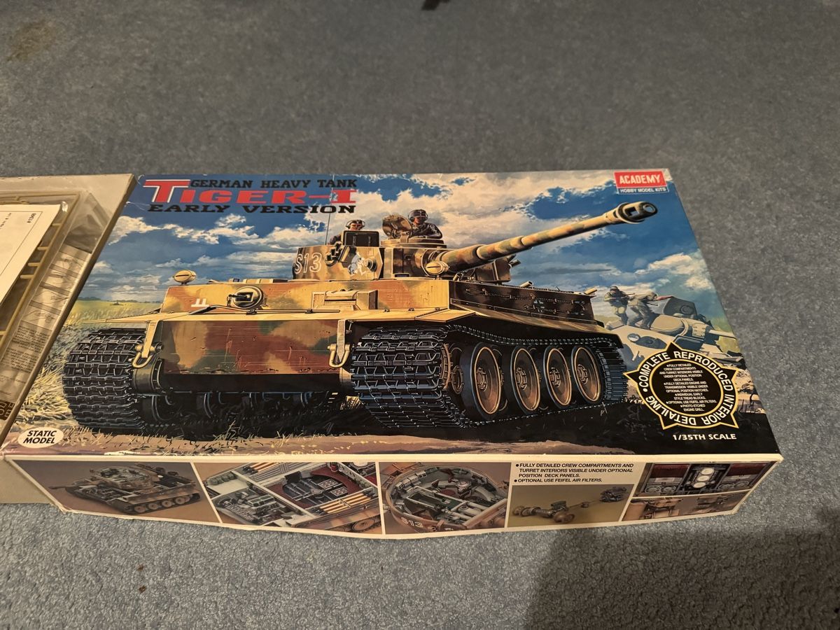 Kit di modellismo & Modellini statici: Tiger 1 und Heinkel he 111 h6 Bausatz – Nuovo (secondo la descrizione) da Sissach venduto da D.Siech 1