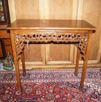 Hoher Asiatischer Beistelltisch/Sideboard