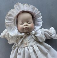 Alte Puppe mit Porzellankopf/Hände/Füsse Andrés Aznar
