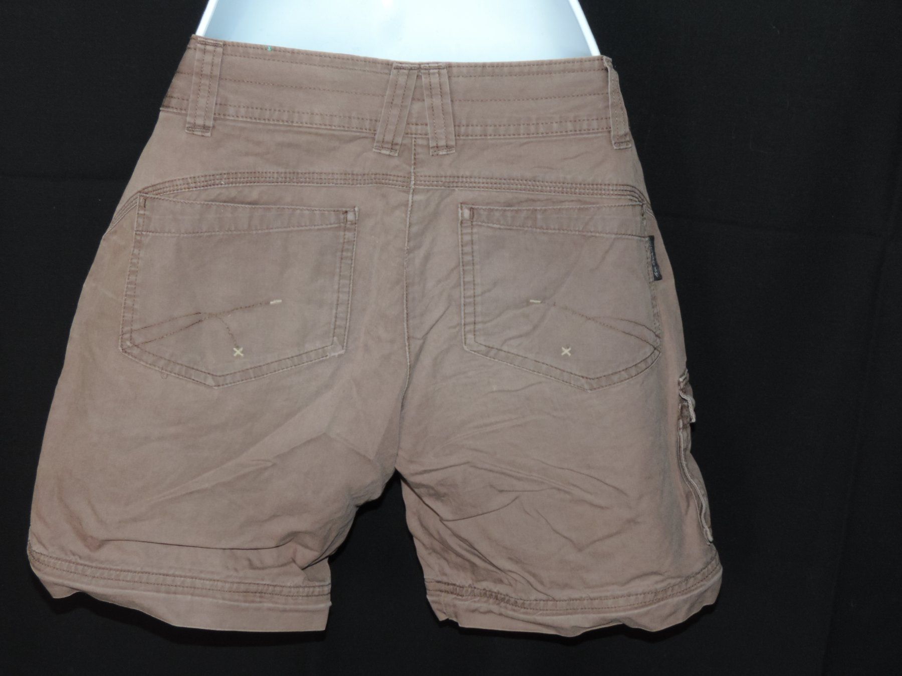 Pantaloni: short brun gris – Usato da Genève venduto da Axelle333 6
