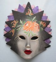 Venezianische Wandmaske bemalt aus Gipsguss
