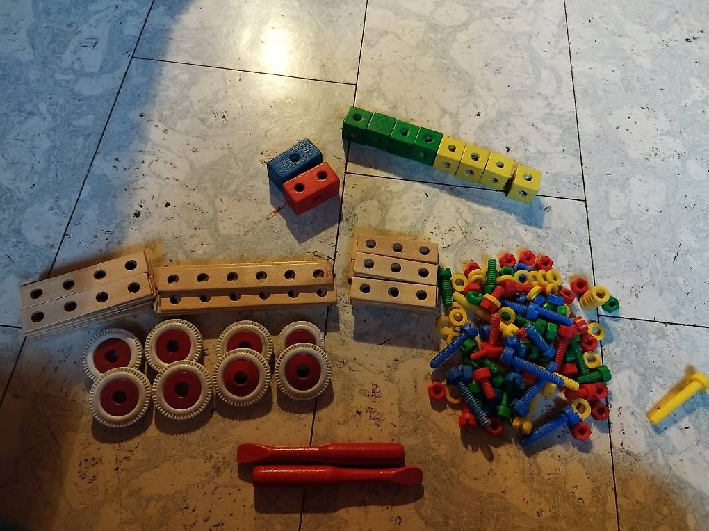 Jouets: Buntes Schraubwerkzeug – D'occasion à Würenlos par gab_xc8j