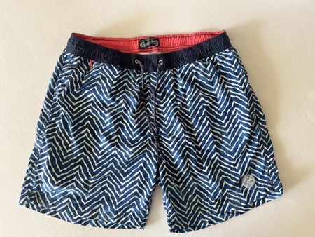 Badehose Grösse M blau mit weissen Zickzackmuster