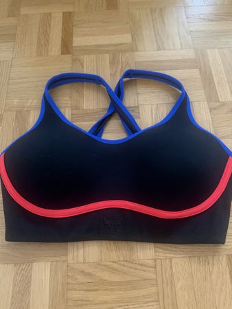 Under Armour Sport BH, Grösse S, neuwertig und bequem!