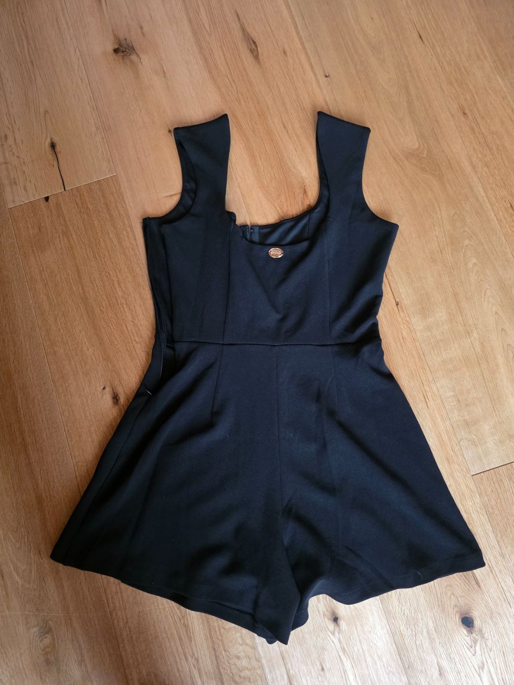Tute: Schwarzer Sommer-Playsuit, Grösse M neu! – Nuovo (secondo la descrizione) da Kandersteg venduto da nvo_65py 1