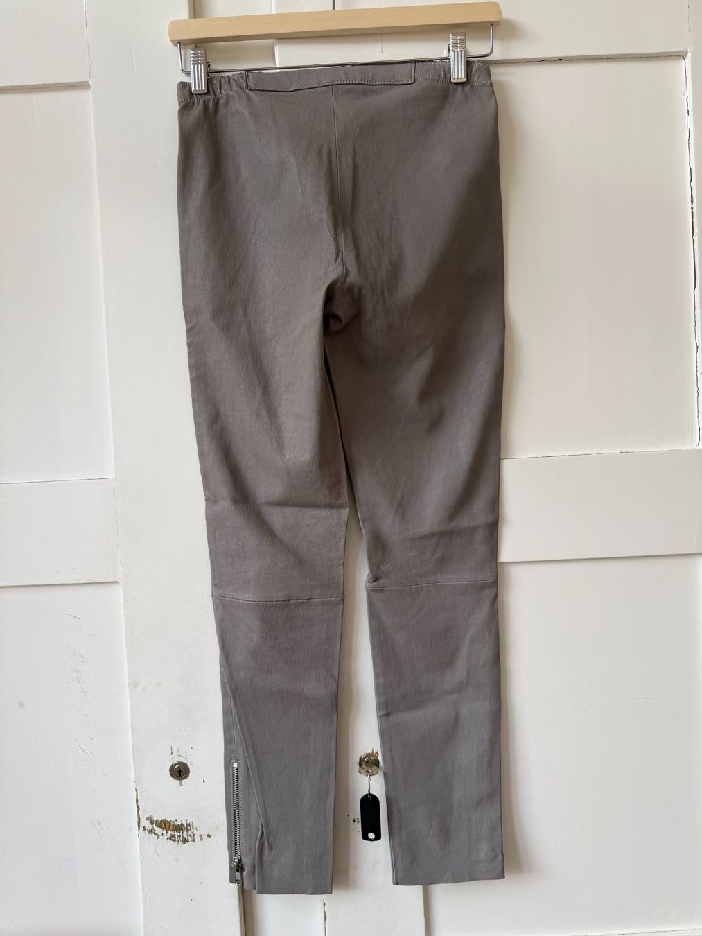 Leggings: Utzon Lederleggings hellgrau, Gr. 38 – D'occasion à Neukirch an der Thur par foundby. 4