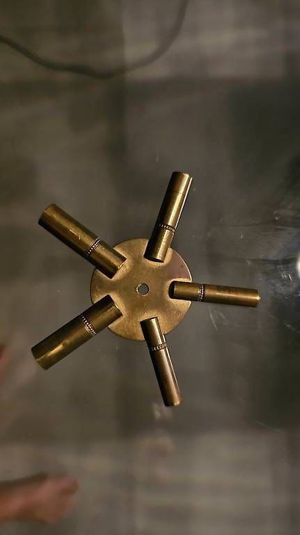 Uhren: Antike Pendeluhr mit Glockenschlag  - revidiert – Gebraucht aus Hunzenschwil von Matthinique 2