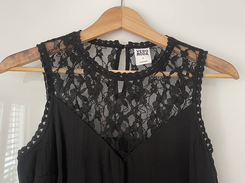 Vero Moda Kleider: Schwarzes Vero Moda Kleid in Größe M – Gebraucht aus Zürich von michaela_2024 1