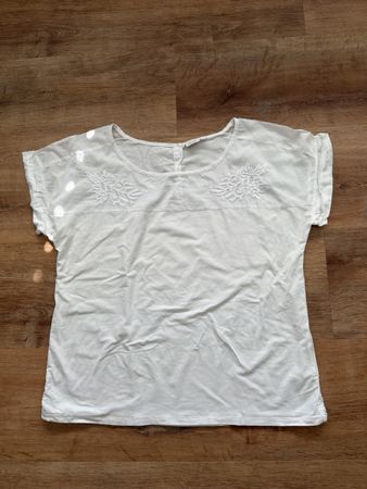 Sommerliches Shirt mit Stickerei, Grösse M, Marke Nile