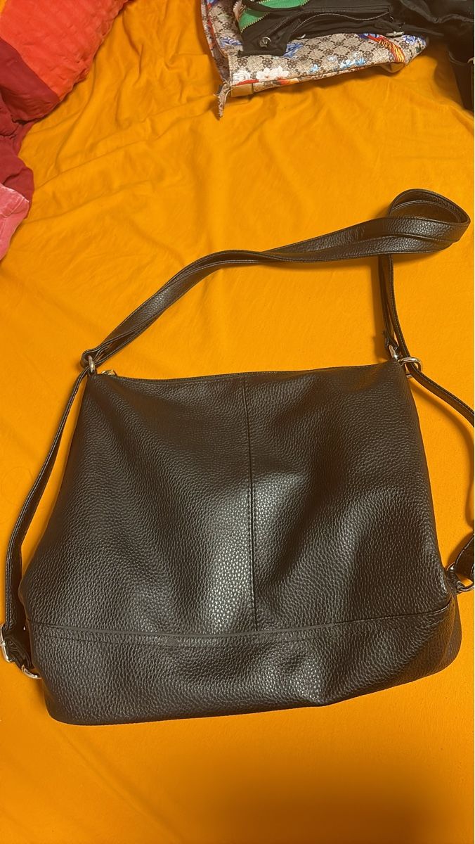 Borse da donna: Schwarze Handtasche/Rucksack aus Kunstleder – Usato da Volketswil venduto da Jenni1996