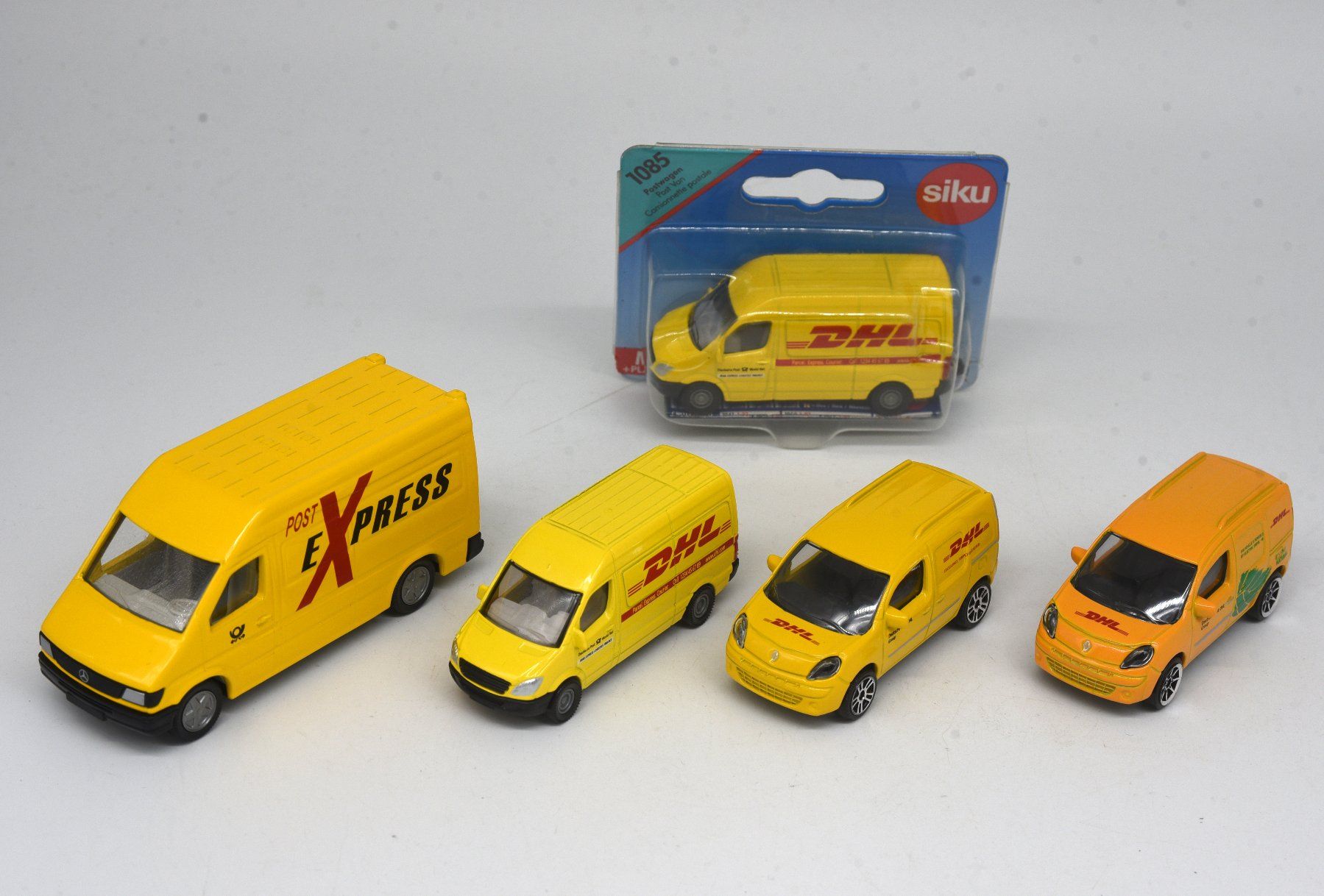Siku Modellini d'auto: DHL Delivery Vans (Siku + Majorette) – Usato da Ostermundigen venduto da archeopteryx