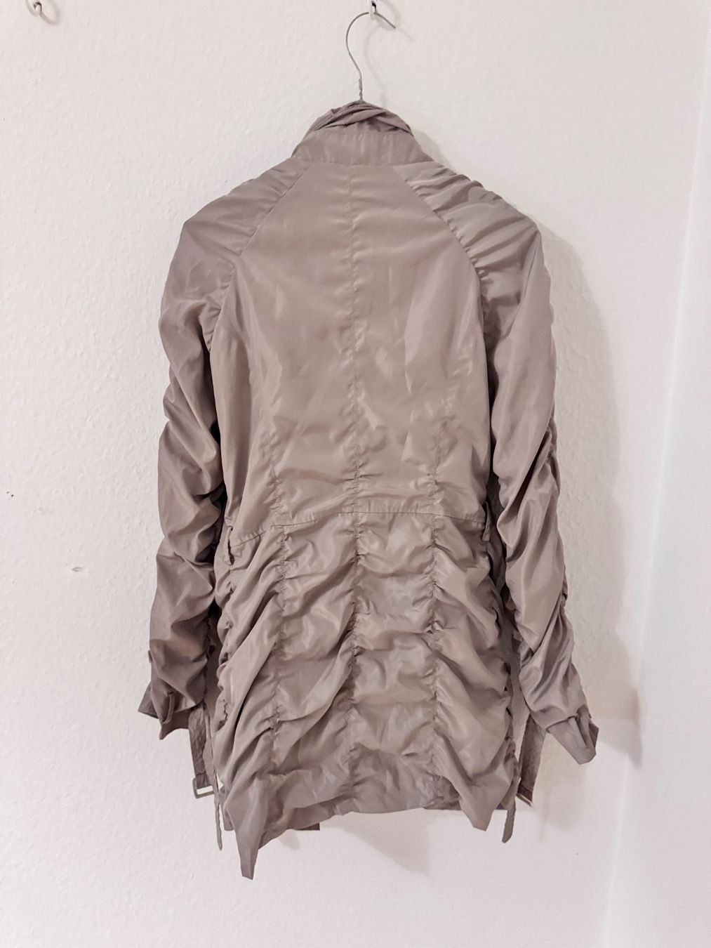 Giacche: Übergangsjacke mit Raffung – Usato da Zürich venduto da carmen_kandey_Insta 1
