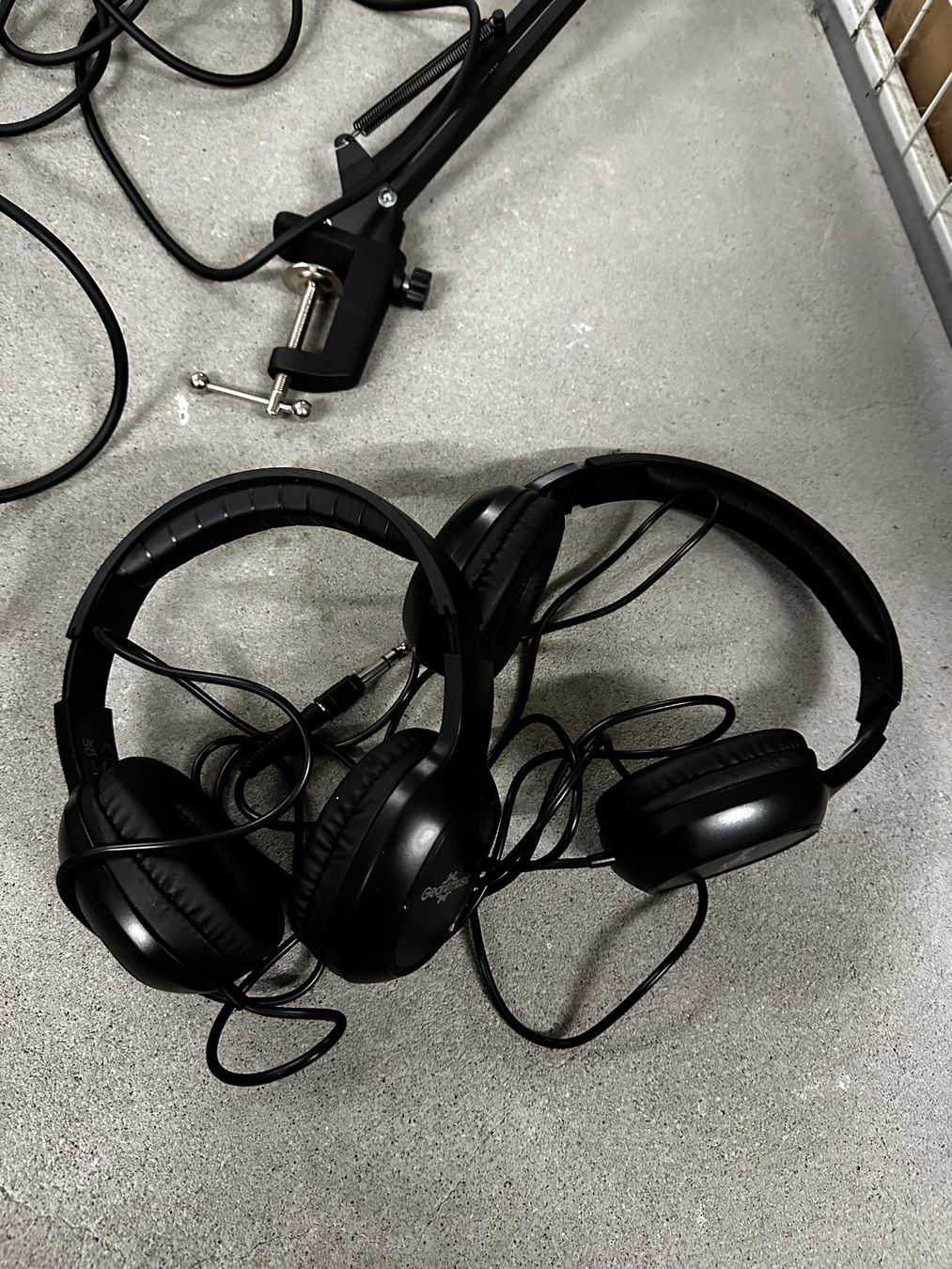 Mikrofone: Podcast Set (Mikrofon, Kopfhörer & Kabel) – Gebraucht aus Lyss von REAL-R 1