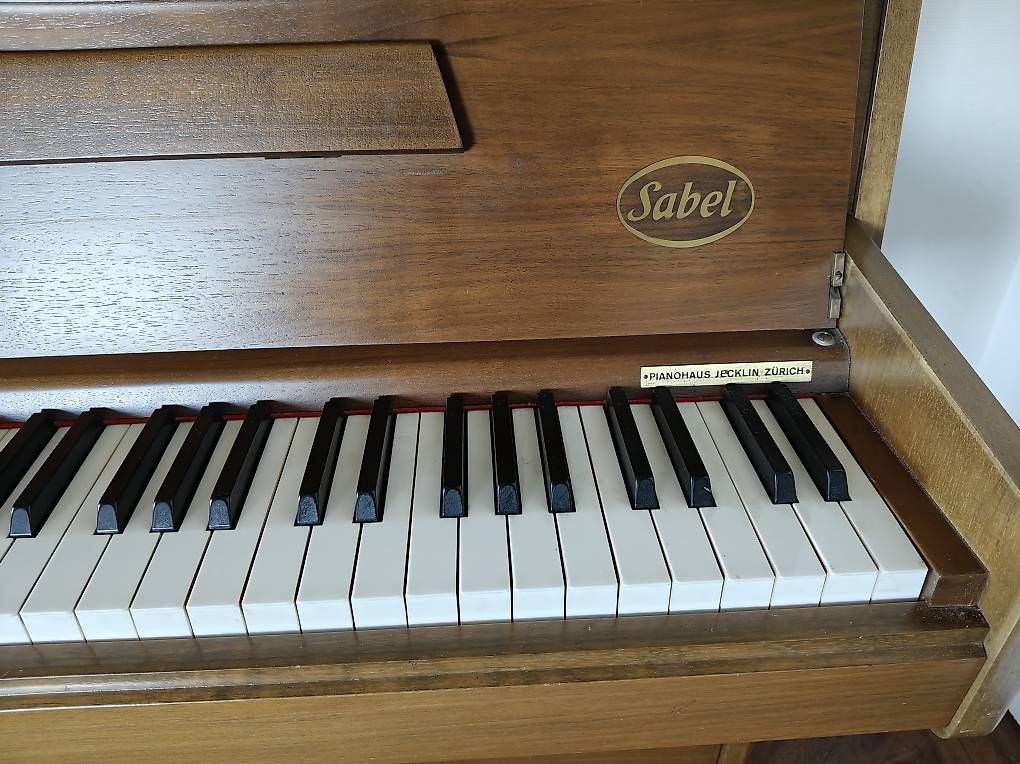 Musikinstrumente: Sabel Klavier Nussbaum – Gebraucht aus Rudolfstetten von rakemon 2