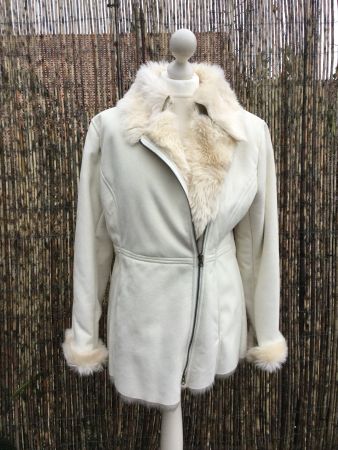 Veste écru en fausse fourrure MADDISON de chez Manor, NEUF