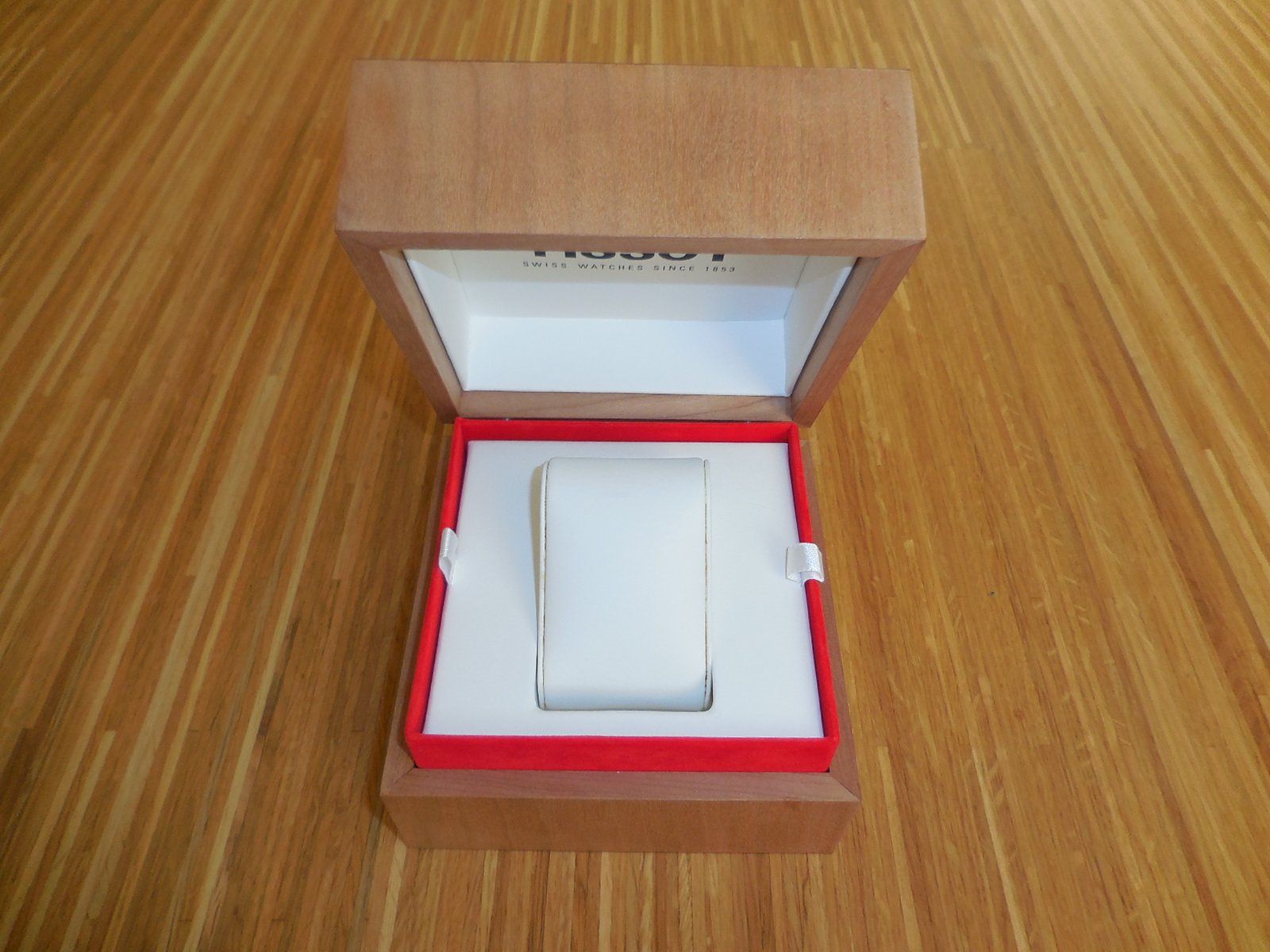 Tissot Boîtes de montres: TISSOT Holzbox – Neuf (Voir description) à Waldstatt par 37bernhard79