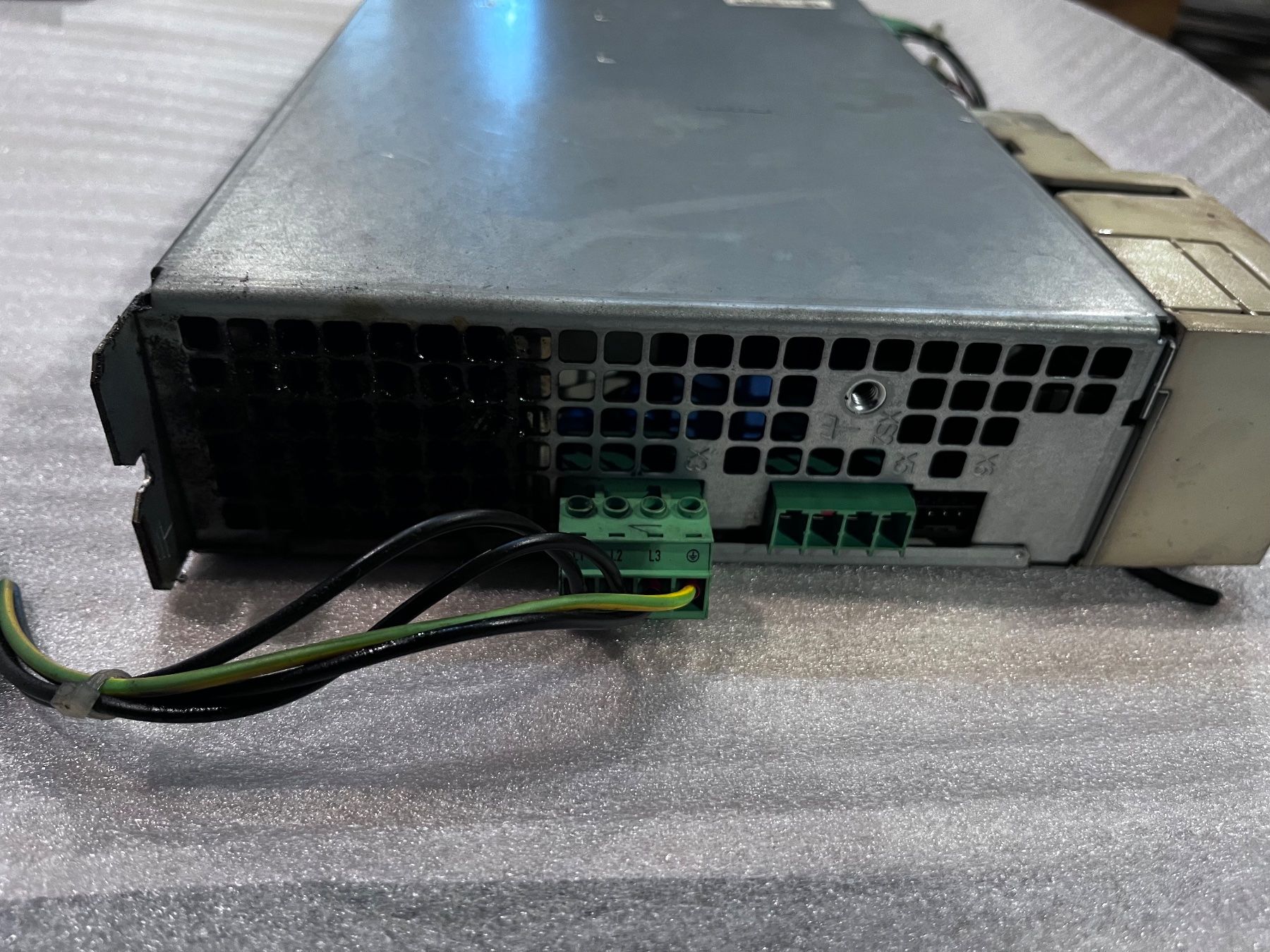 Bosch Elektronikbauteile: Bosch Rexroth IndraDrive HCS02 Kompaktumrichter – Gebraucht aus Horn von JoeyJacomet 3
