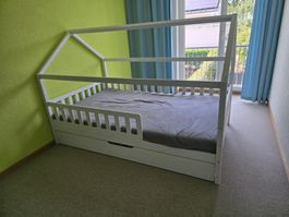 Hausbett / Ausziehbett / Kinderbett 120 × 200 cm, weiss