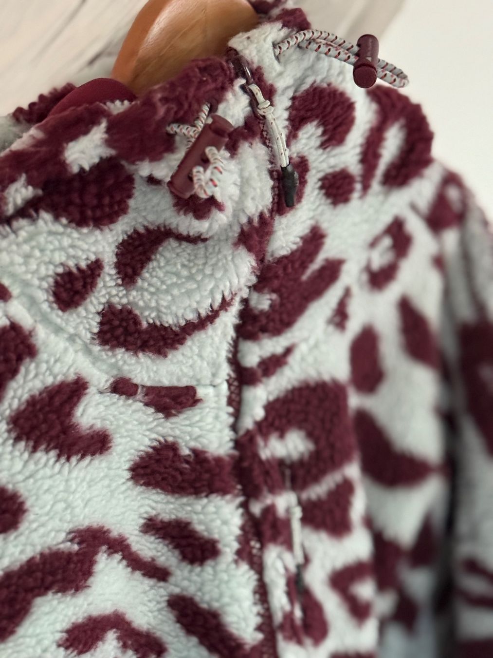Stella McCartney Giacche: Stella McCartney Winter Jacke mit Kapuze, Grösse M – Usato da Unterägeri venduto da Lerchemeerenge 5