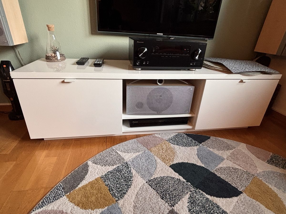 Ikea Mobili TV: Fernsehe Möbel – Usato da Zürich venduto da LukasBec