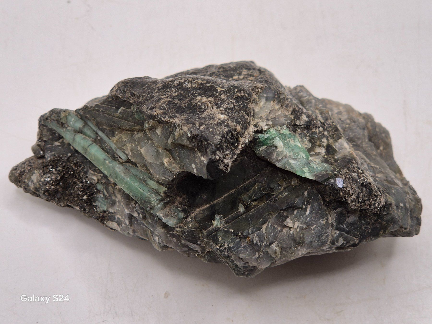 Minerali & Pietre curative: Smaragd roh in Muttergestein (270) – Nuovo e nell'imballaggio originale da Winterthur venduto da LukasMineralienOase 1