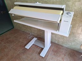 Machine à repasser Miele B990 - excellent état