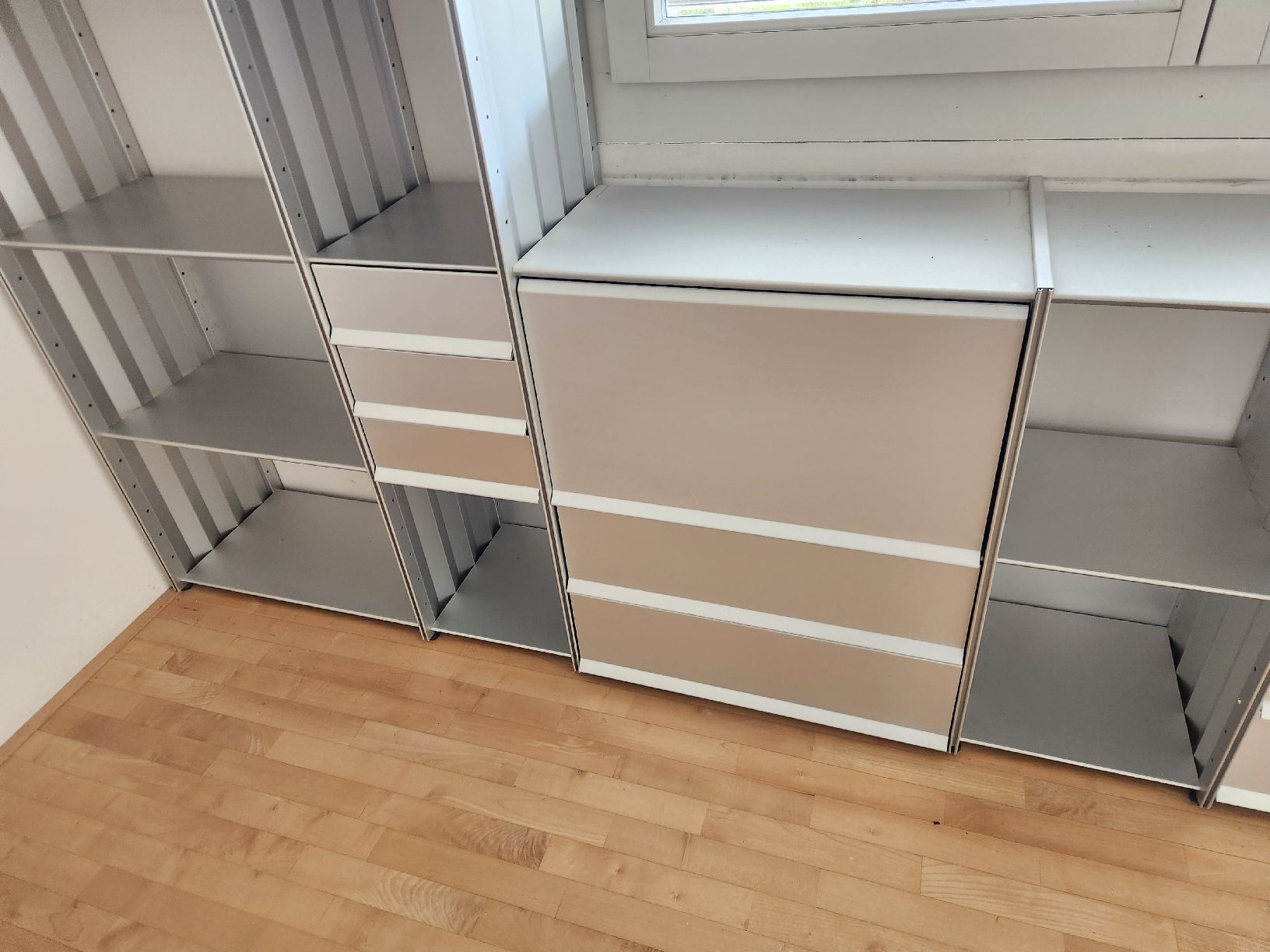 Scaffali: Designer Regal Radar aus Aluminium – Usato da Lichtensteig venduto da UsedIN 2