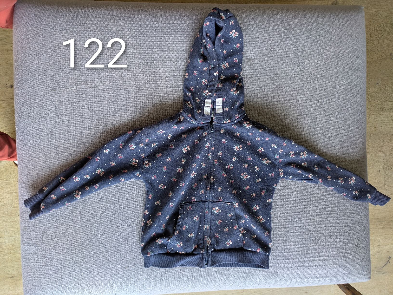 Lotti & Set di vestiti: Pull fille 7 - 8 ans – Usato da Pully venduto da FlorWoll 1