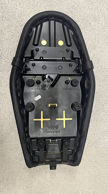 Toutes les pièces détachées moto: Yamaha XSR700 Einsitzer / Sitzbank / short bench – D'occasion à Birmensdorf ZH par onlineflo 3