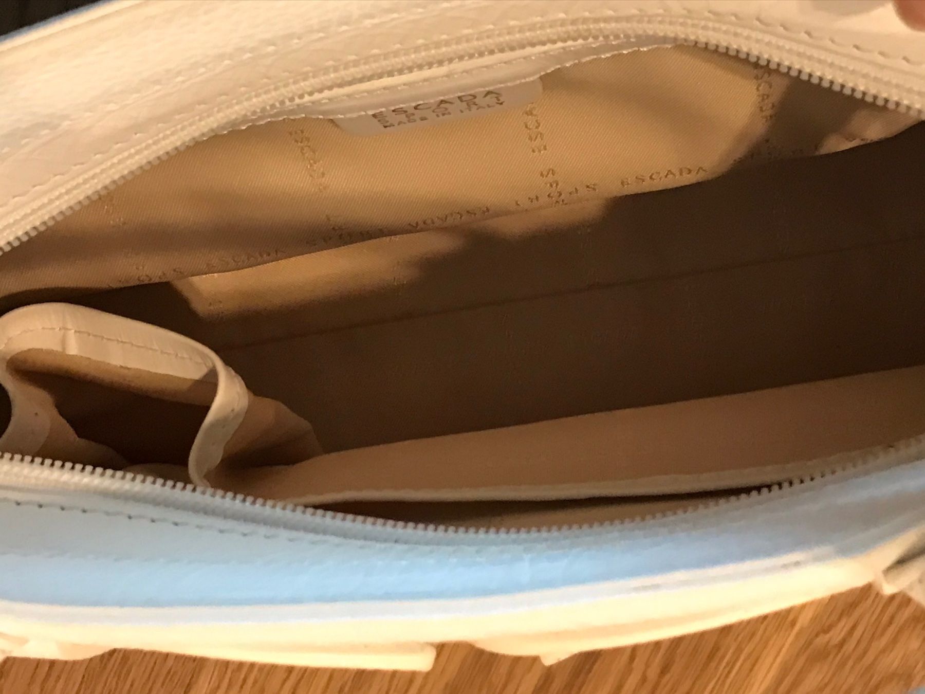 Escada Taschen für Damen: ESCADA Handbag White leather – Gebraucht aus Erlenbach ZH von topchick 4