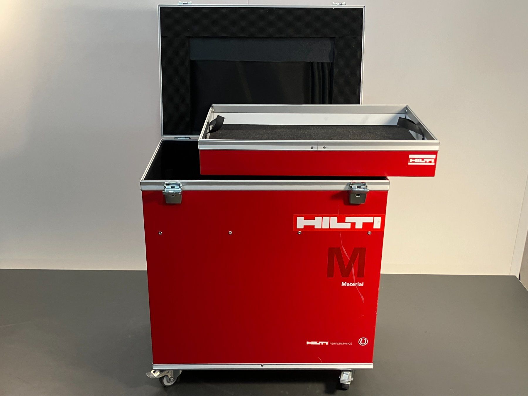 Tutti gli attrezzi: gebr. Material Trolley mit HILTI Aufklebern ab 1.- – Usato da Lichtensteig venduto da Buy24International 6