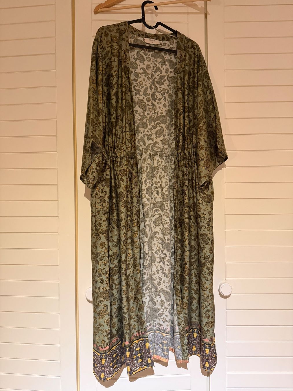 Art international: Cream Kimono – D'occasion à Thun par Astralbern