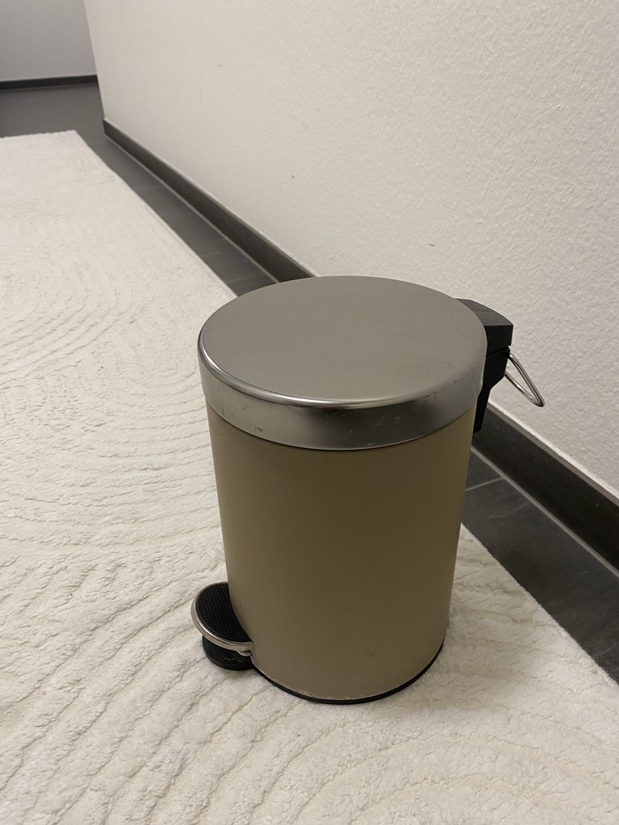 Ikea Abfalleimer: Kosmetikeimer Beige mit Edelstahl-Deckel – Gebraucht aus Füllinsdorf von lau_c5vq 1