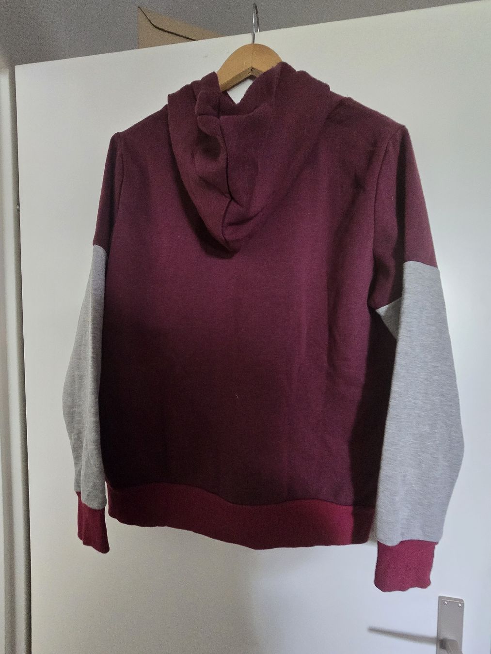 Pulls & Sweat-shirts: Harry Potter Gryffindor Hoody Pullover Grösse M neu – D'occasion à Bülach par Cat_2.5 1