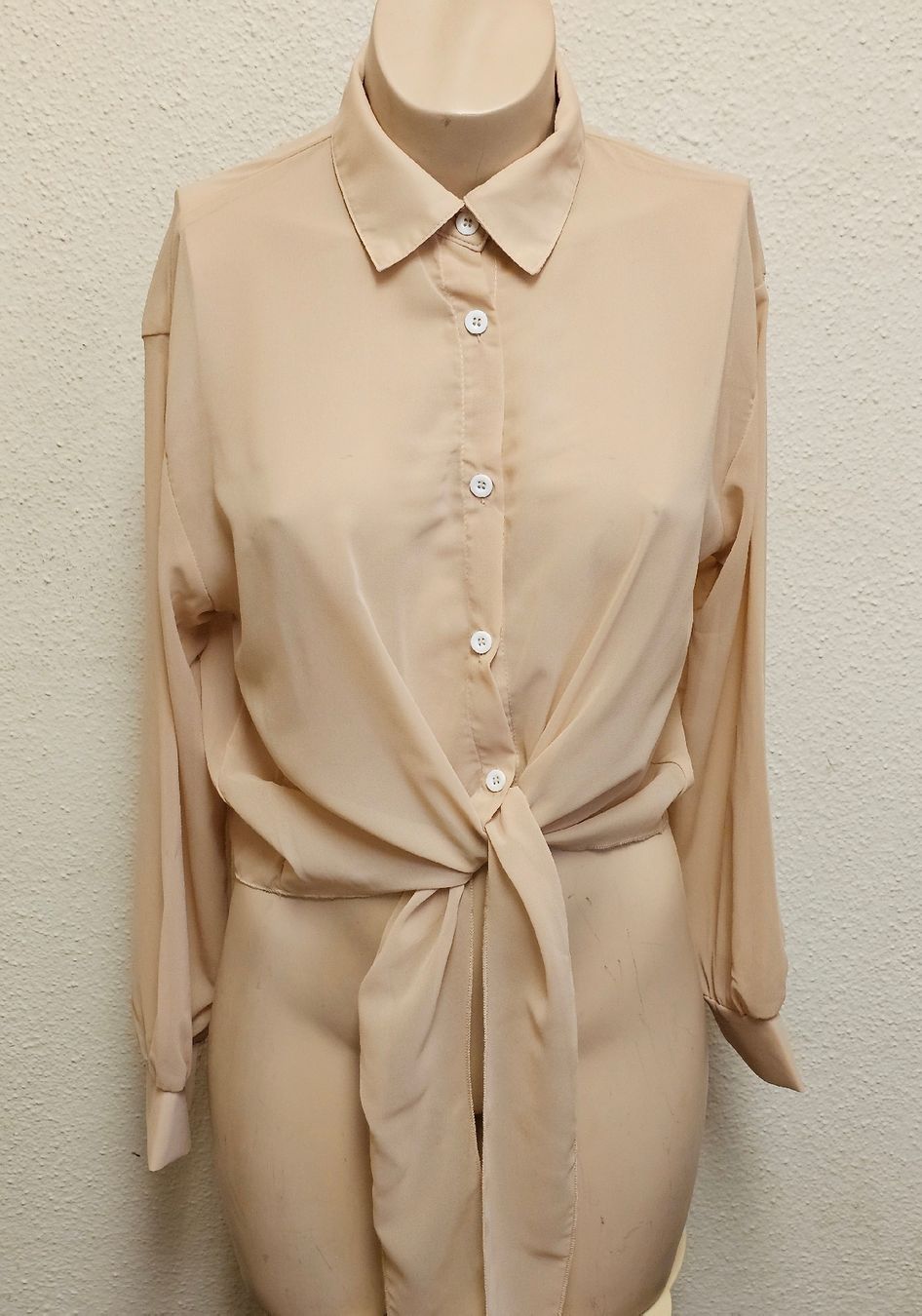 Camicette: Elegante Damenbluse Nude Beige mit Bindeband Gr. S – Usato da Urdorf venduto da ole_mrp9 6