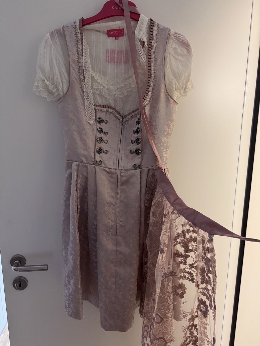Costumi: Krüger Dirndl, Gr. 36 – Usato da Luzern venduto da Schumii123 1