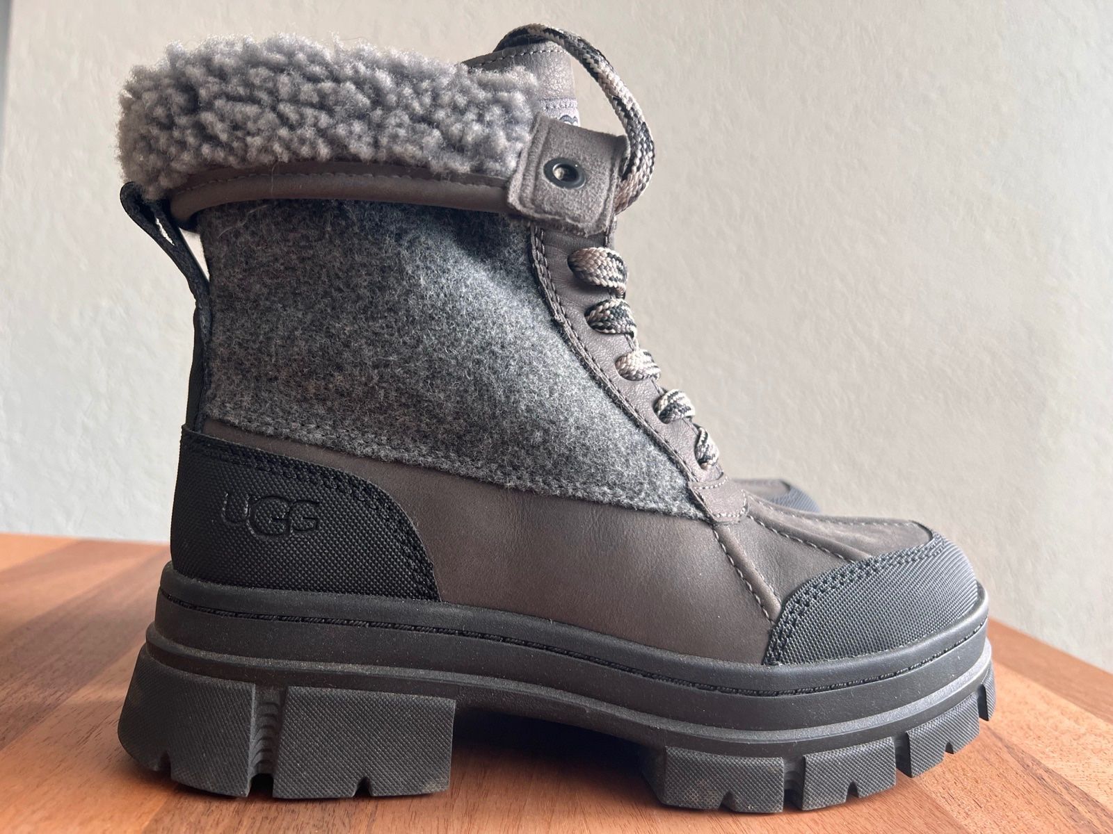 Ugg Damenschuhe: Bottes hiver fourrées UGG  Taille 36 – Gebraucht aus Niederwangen BE von audreychkaya