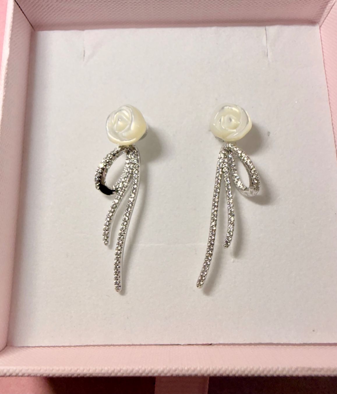 Orecchini pendenti & Orecchini a lobo: Boucles d’oreilles Aura Nacrée – Nuovo e nell'imballaggio originale da St-Maurice venduto da Sandrinette123 4