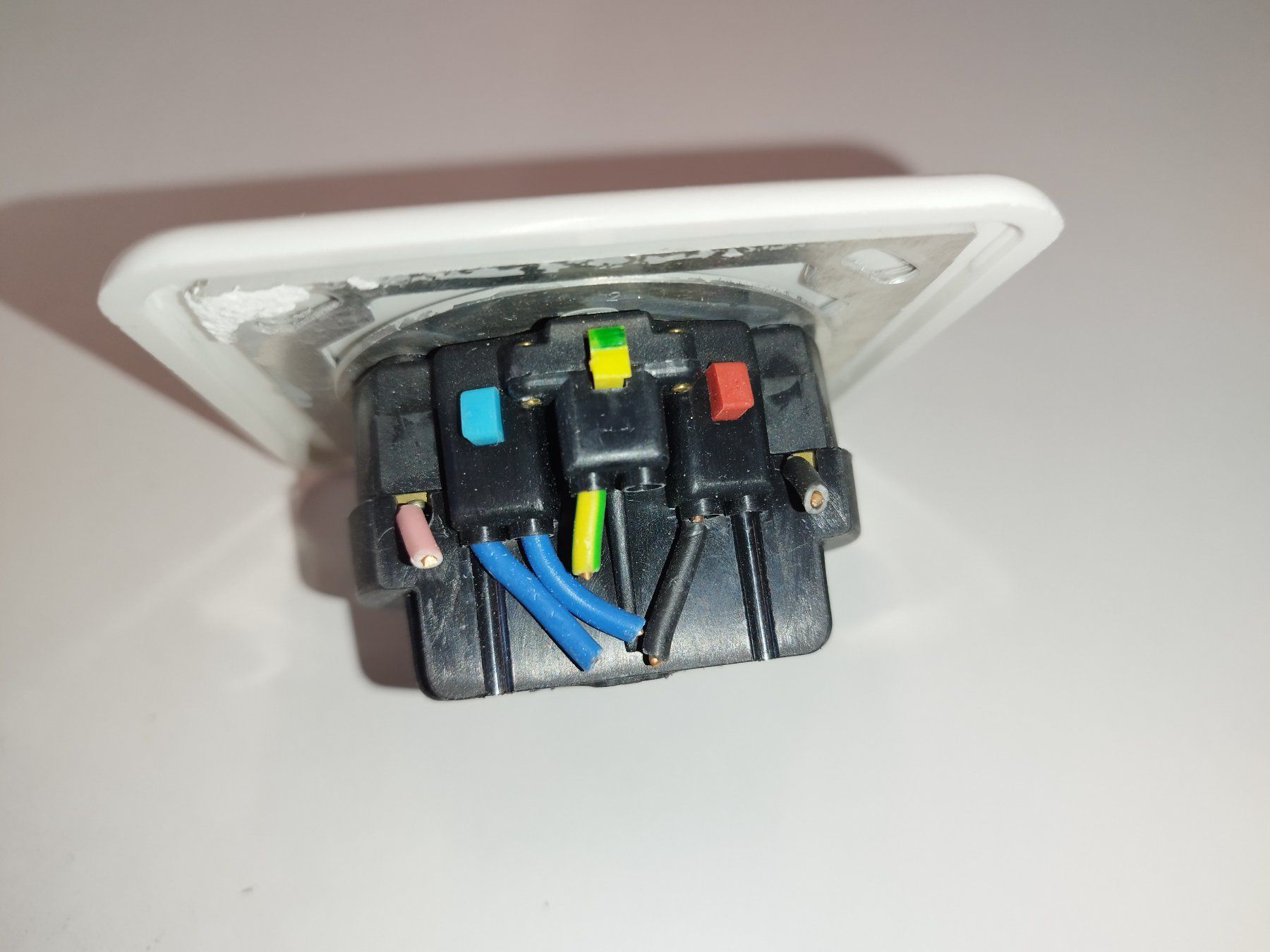 Interruttori: Amacher Kleinkombination Dimmer mit Touch / Steckdose – Usato da Wallenwil venduto da Franc.Widmer 2