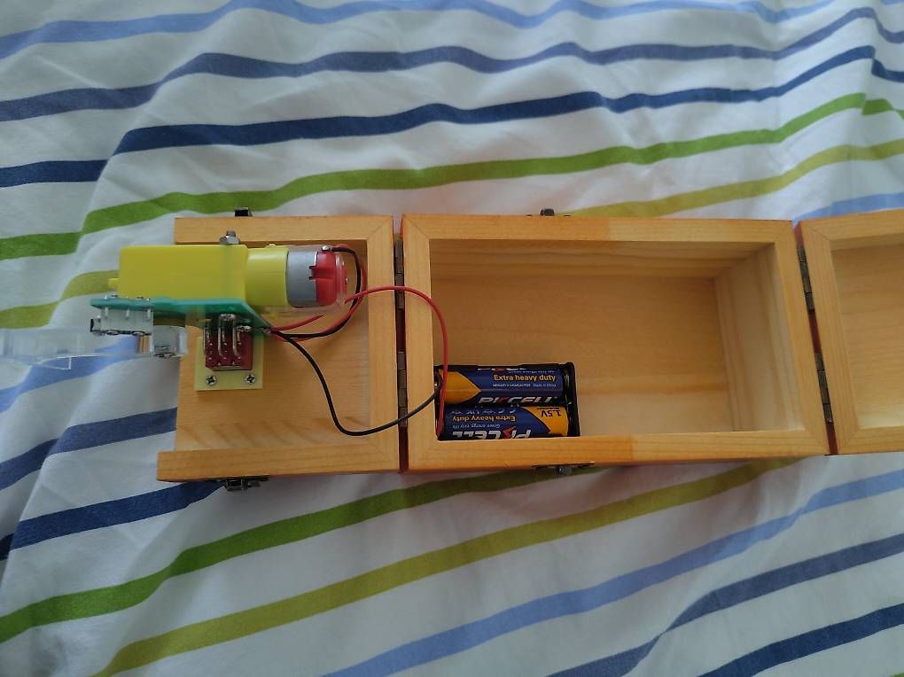 CD: Useless Box – Nuovo e nell'imballaggio originale da Wohlen AG venduto da gnabbr 1
