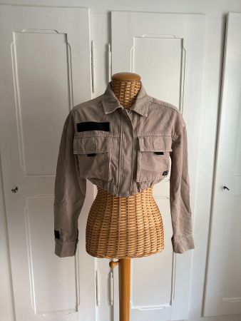 BERSHKA - cropped Jacke beige XS