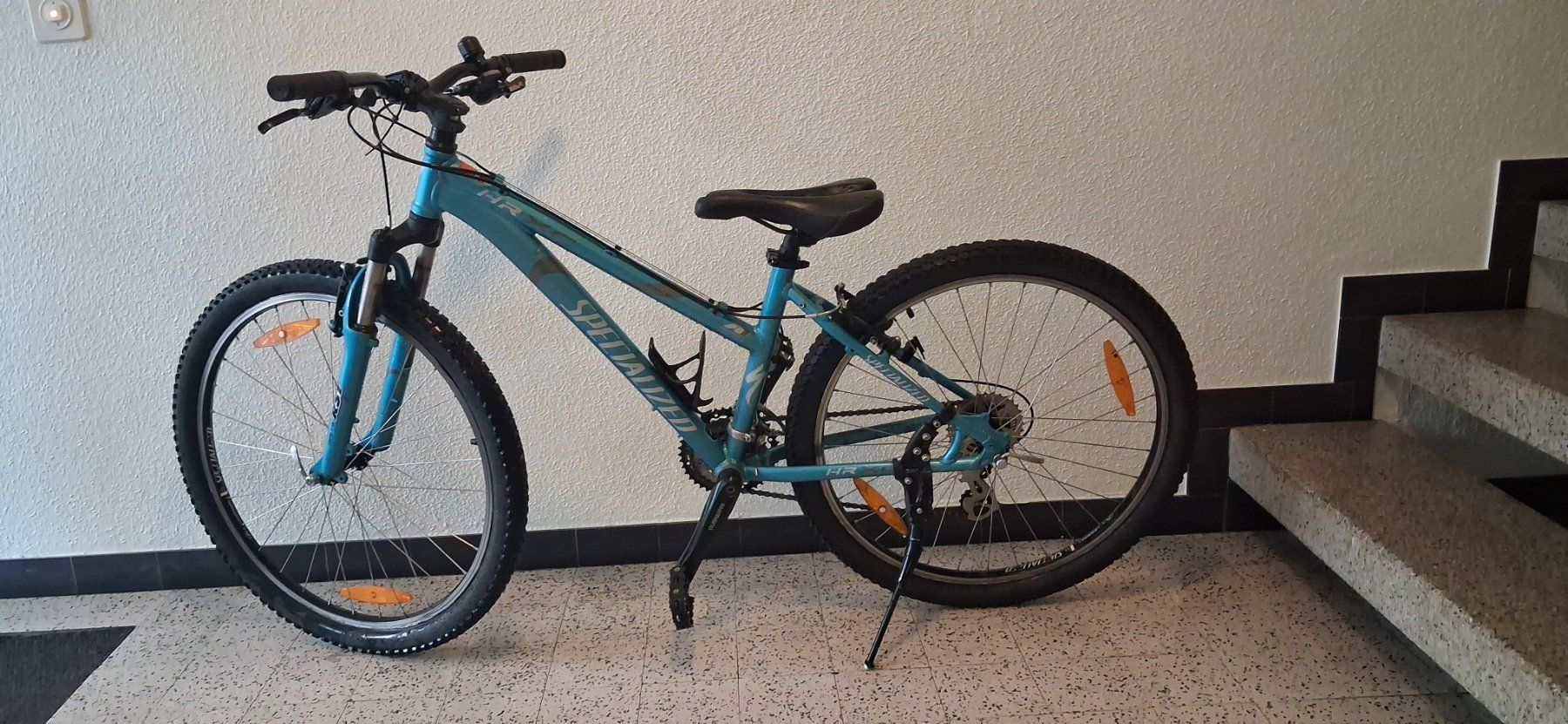 Specialized Biciclette: Mountainbike Specialized Hardrock blau – Usato da Bern venduto da KavIndustries