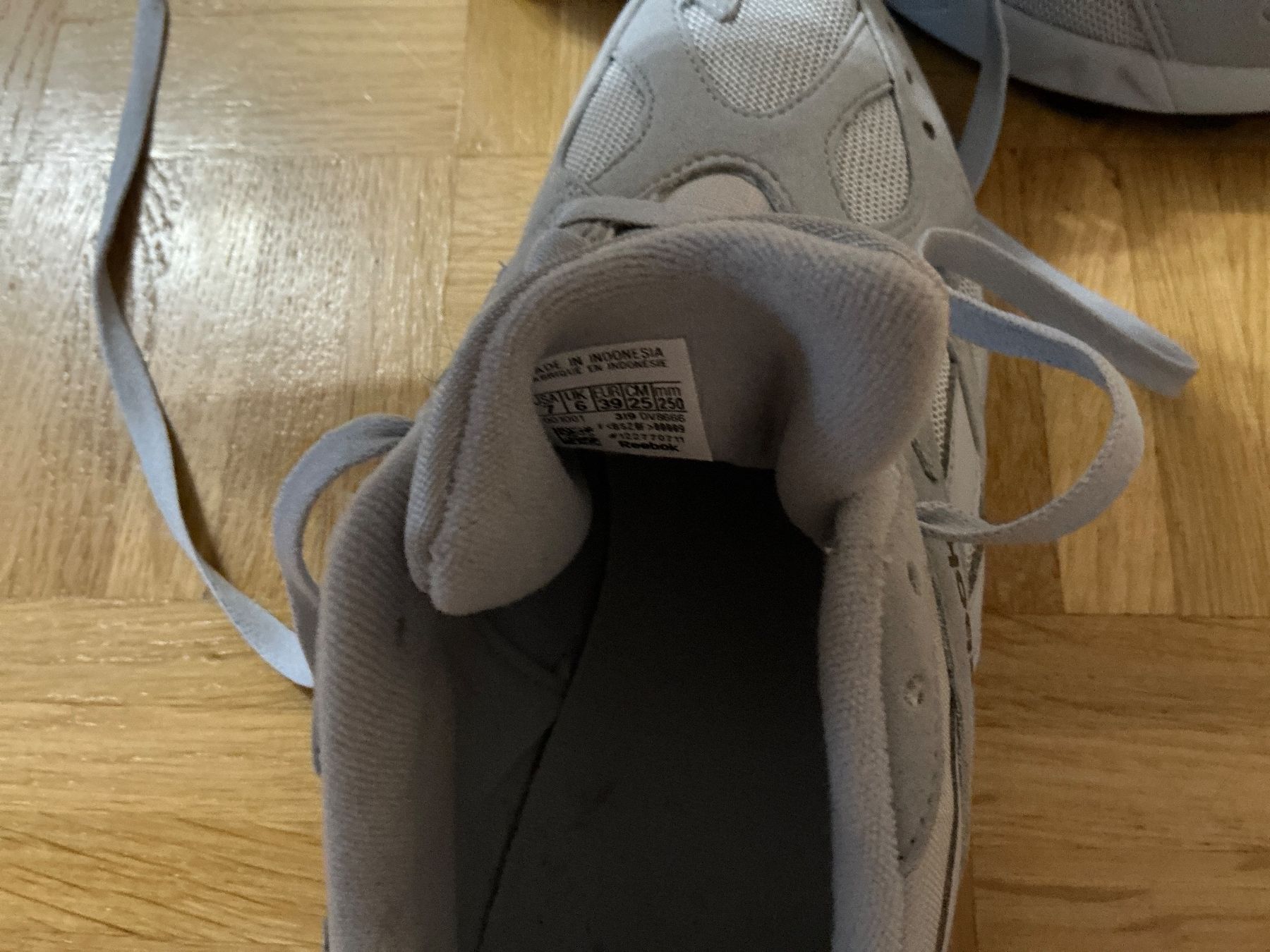 Scarpe da donna: Reebok neuves taille 39 grises – Nuovo (secondo la descrizione) da Biel/Bienne venduto da tatilene 3