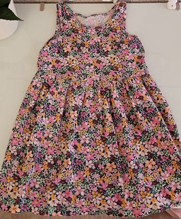 Schönes Mädchenkleid