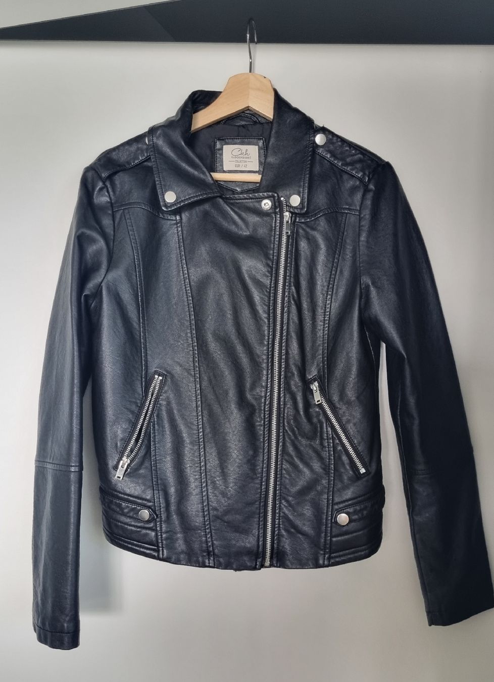C&A Vestes: Kunstlederjacke schwarz, 42 – D'occasion à Chur par sinillo