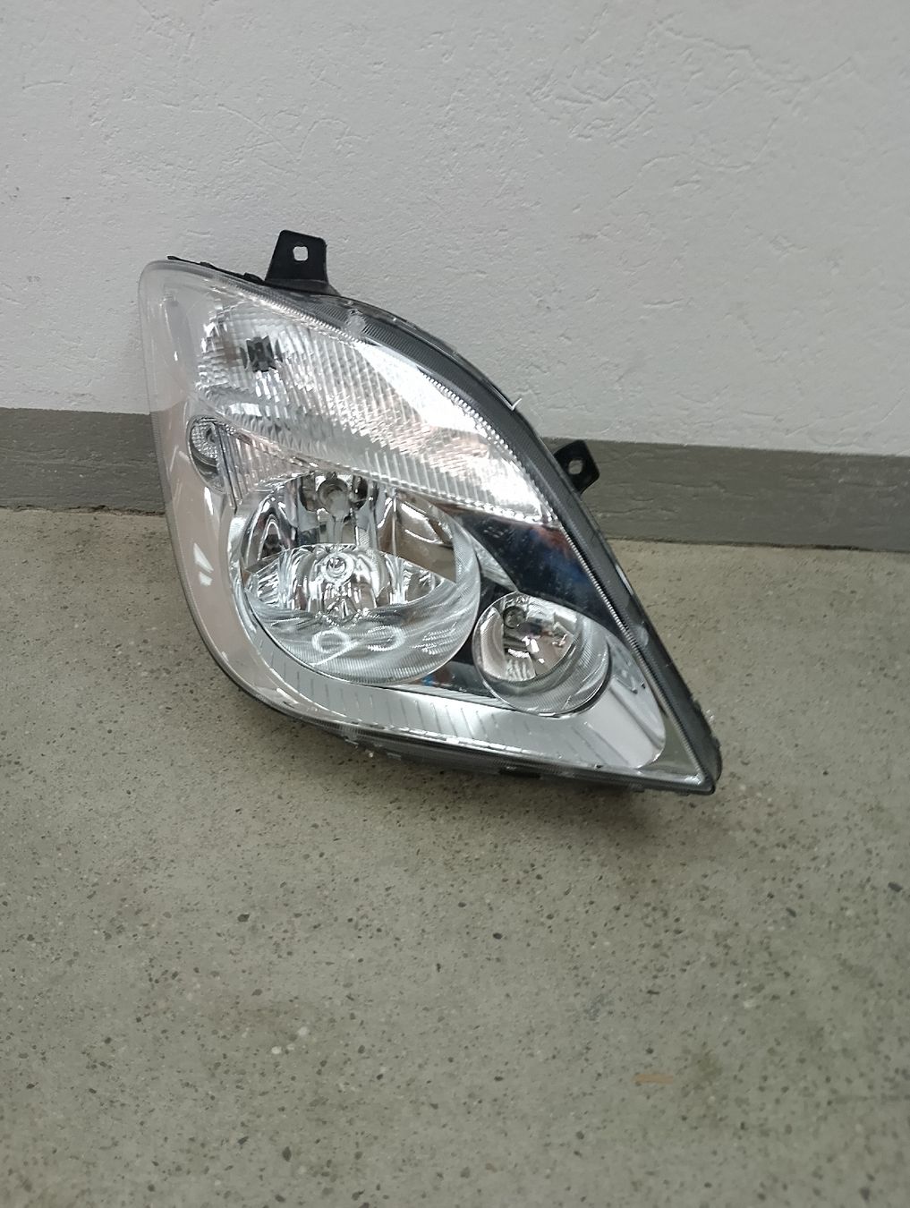 Mercedes-Benz Fari: Front Scheinwerfer rechts Mercedes Sprinter 906 – Usato da Zofingen venduto da Lechim01