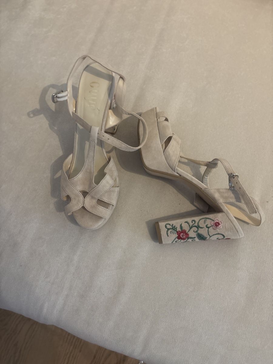 Scarpe da donna: Sandalen – Nuovo (secondo la descrizione) da Feusisberg venduto da LadyLook