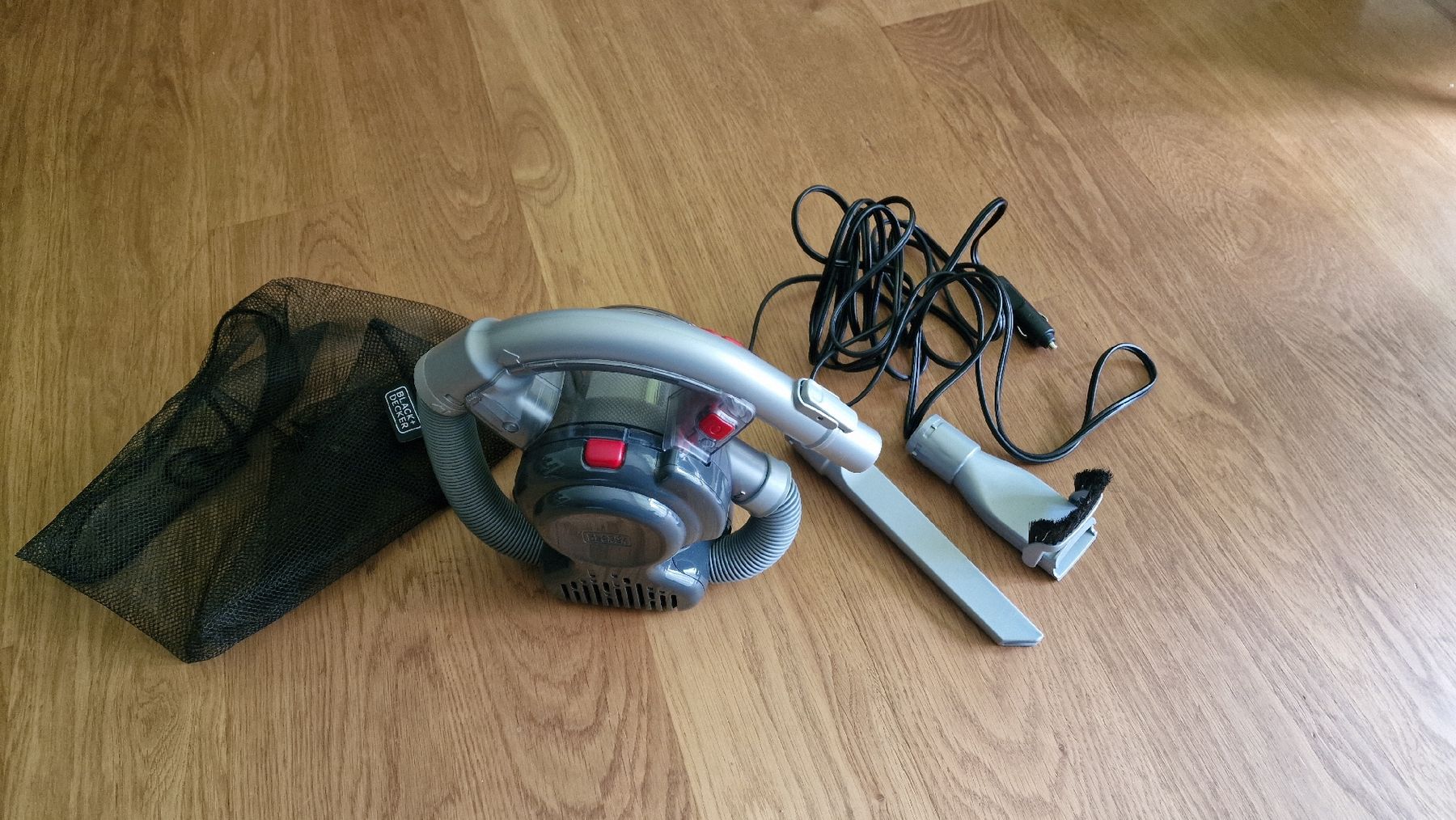 Staubsauger & Zubehör: Black+Decker Dustbuster Flexi Auto Staubsauger gebraucht – Gebraucht aus Urtenen-Schönbühl von Saints67
